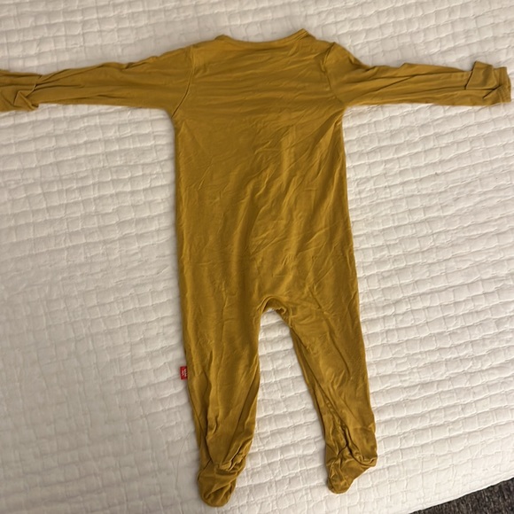 Magnetic Me Yellow footie - Picture 4 of 4